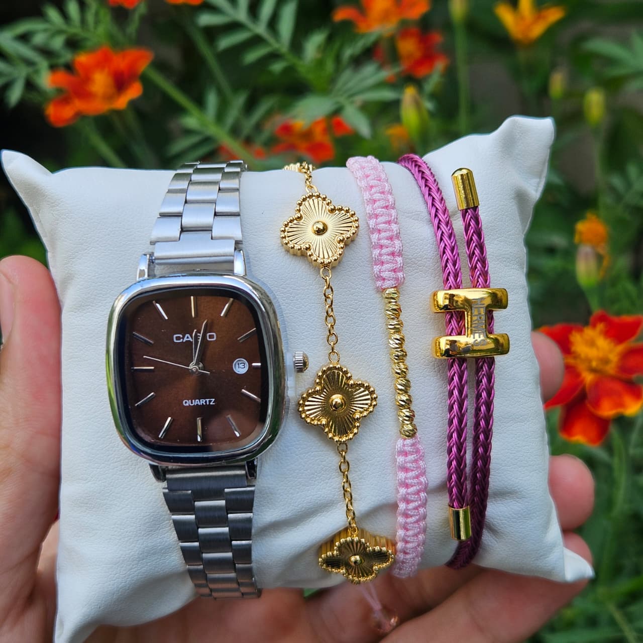 Pack Montre casio et 3 brasli femme