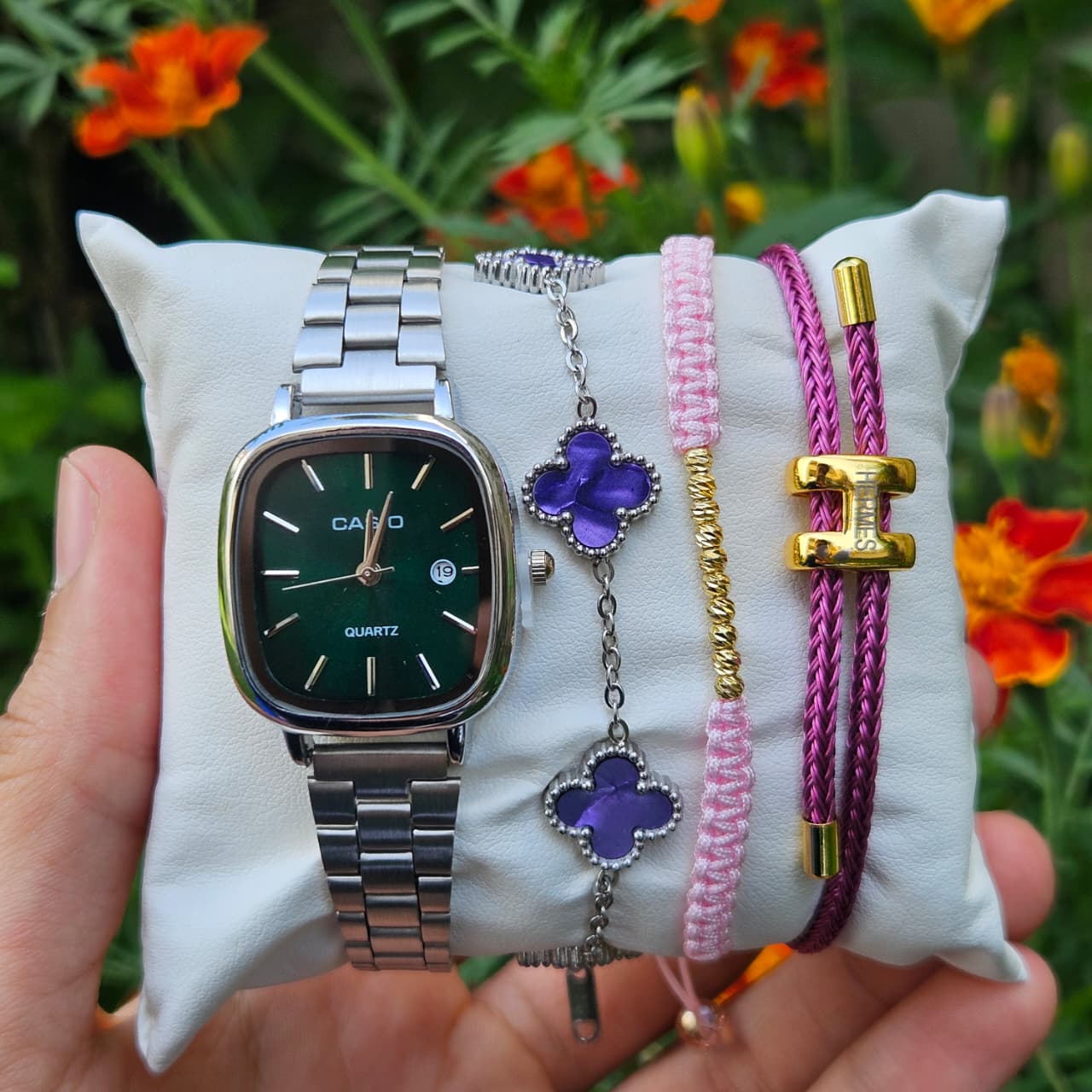 Pack Montre casio et 3 brasli femme