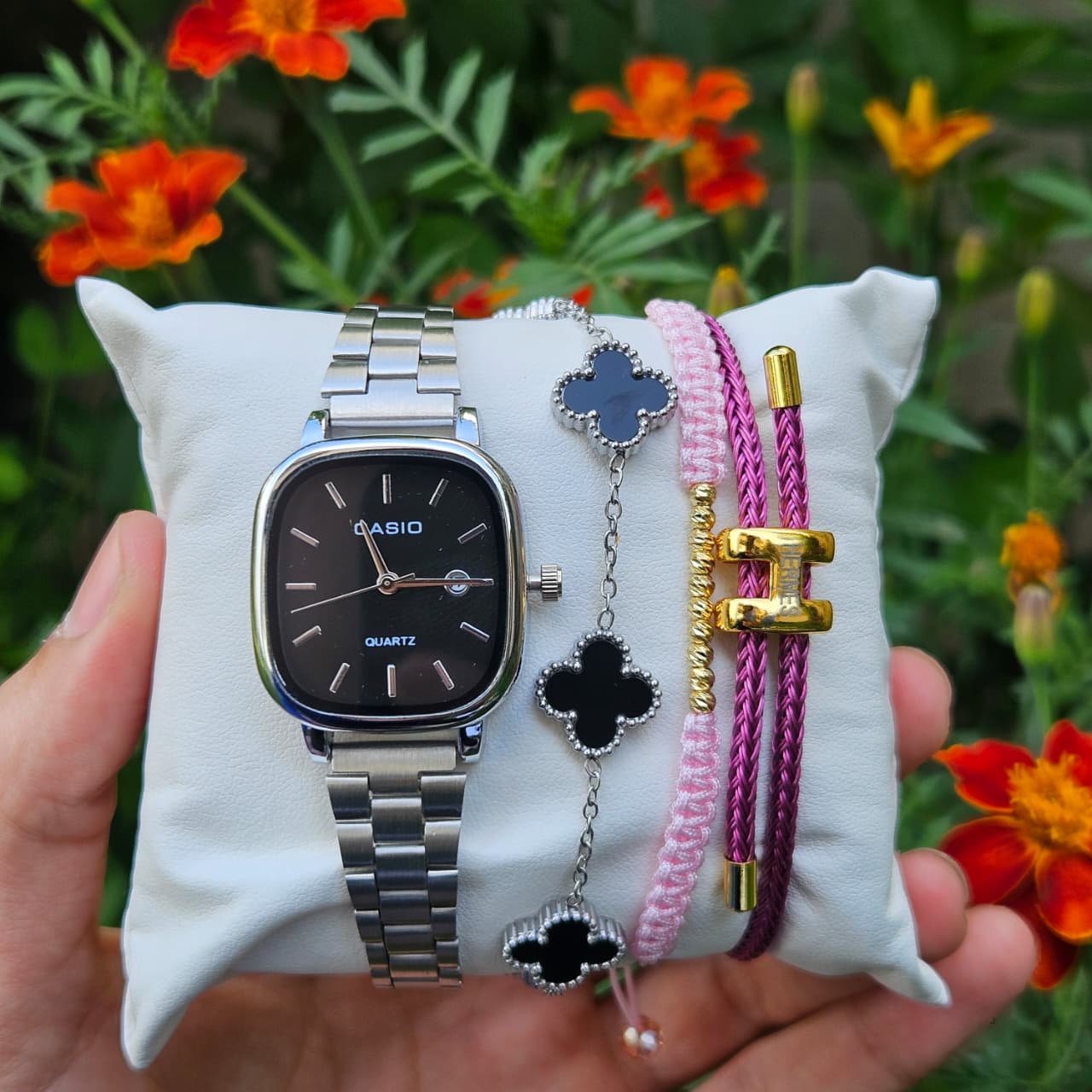 Pack Montre casio et 3 brasli femme