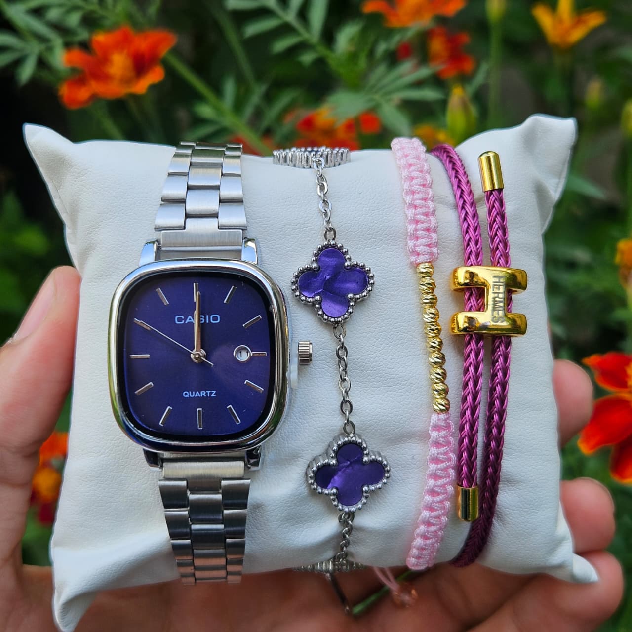 Pack Montre casio et 3 brasli femme